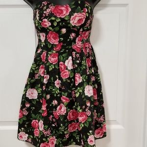 🌻5 for$20🌻Floral Black Strapless Dress